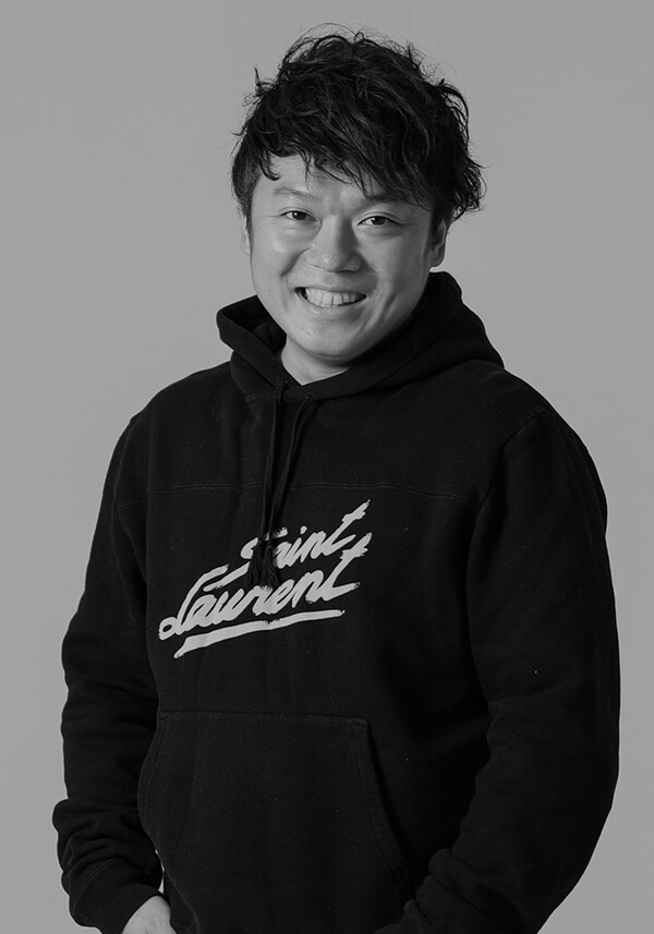 グッドの手をしている人